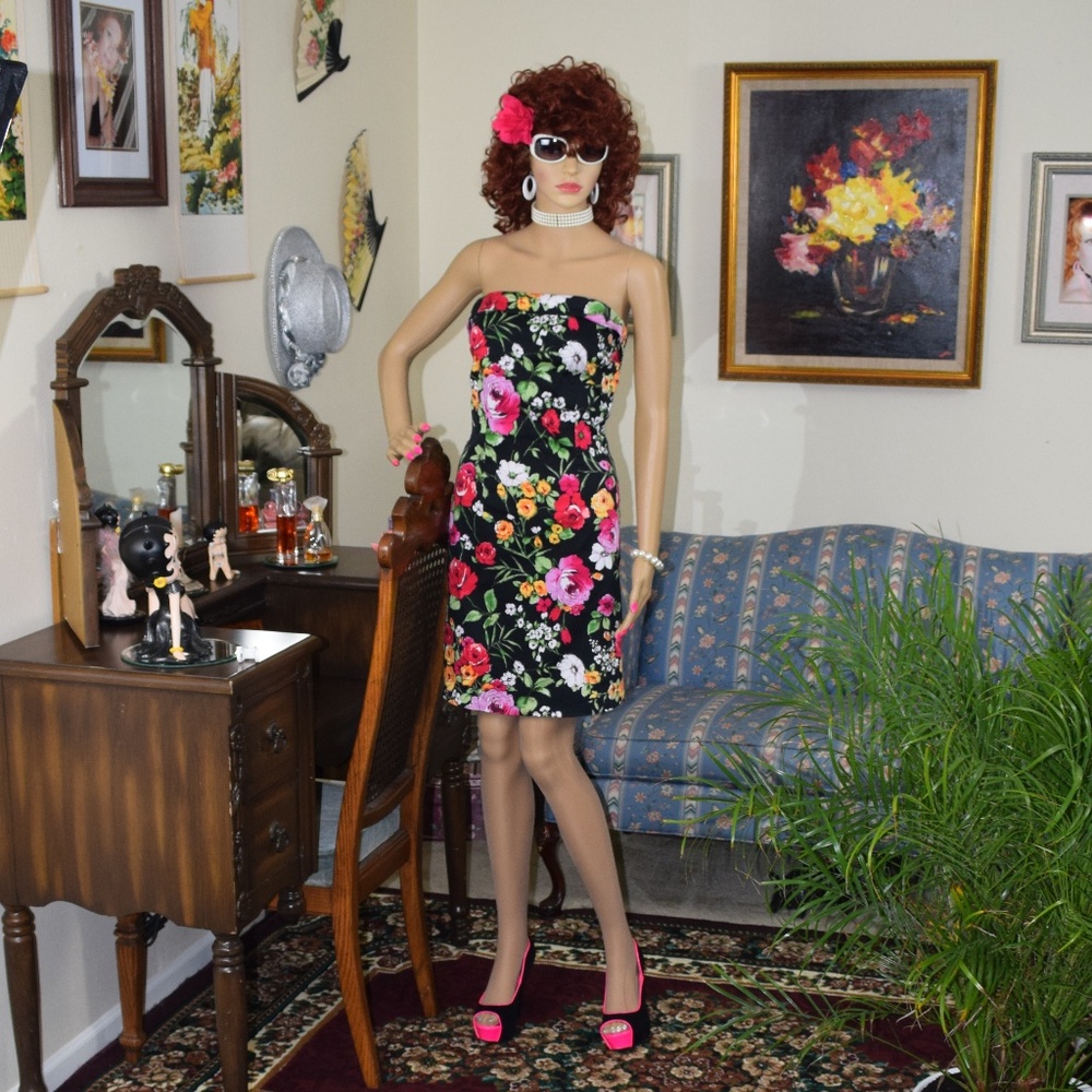 LILY (SMALL ONE PIECE STRAPLESS HIDDEN ZIPPER)